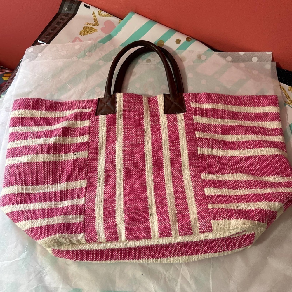 Crown & ivy shoulder bag